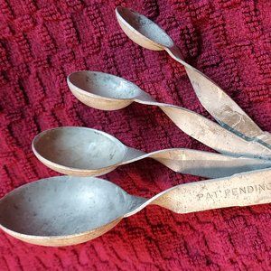 Vintage Measuring Spoons Set